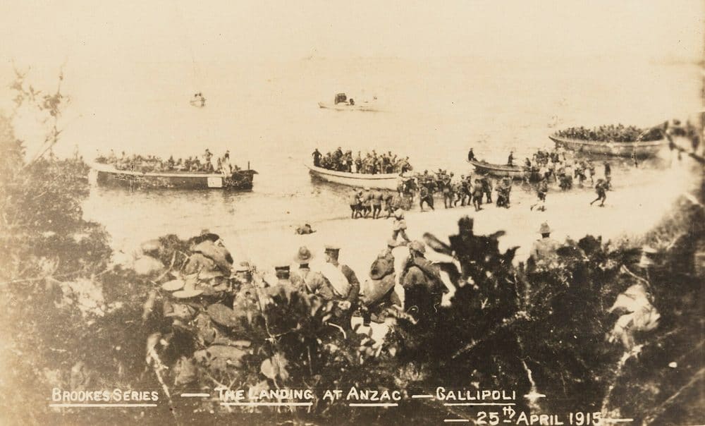Allied troops landing on the beaches of the Gallipoli peninsula in 1915